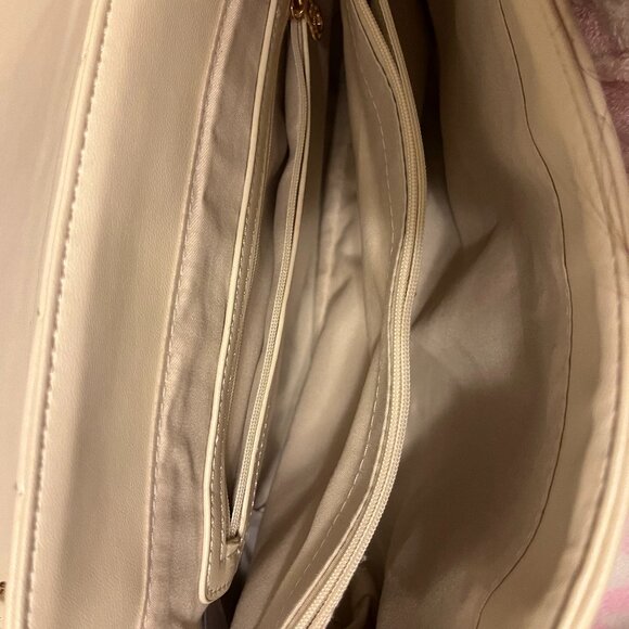 ๐ค Authentic Versace Quilted Shoulder Bag โ Cream/White w Gold Hardware ๐ค - Picture 2 of 5